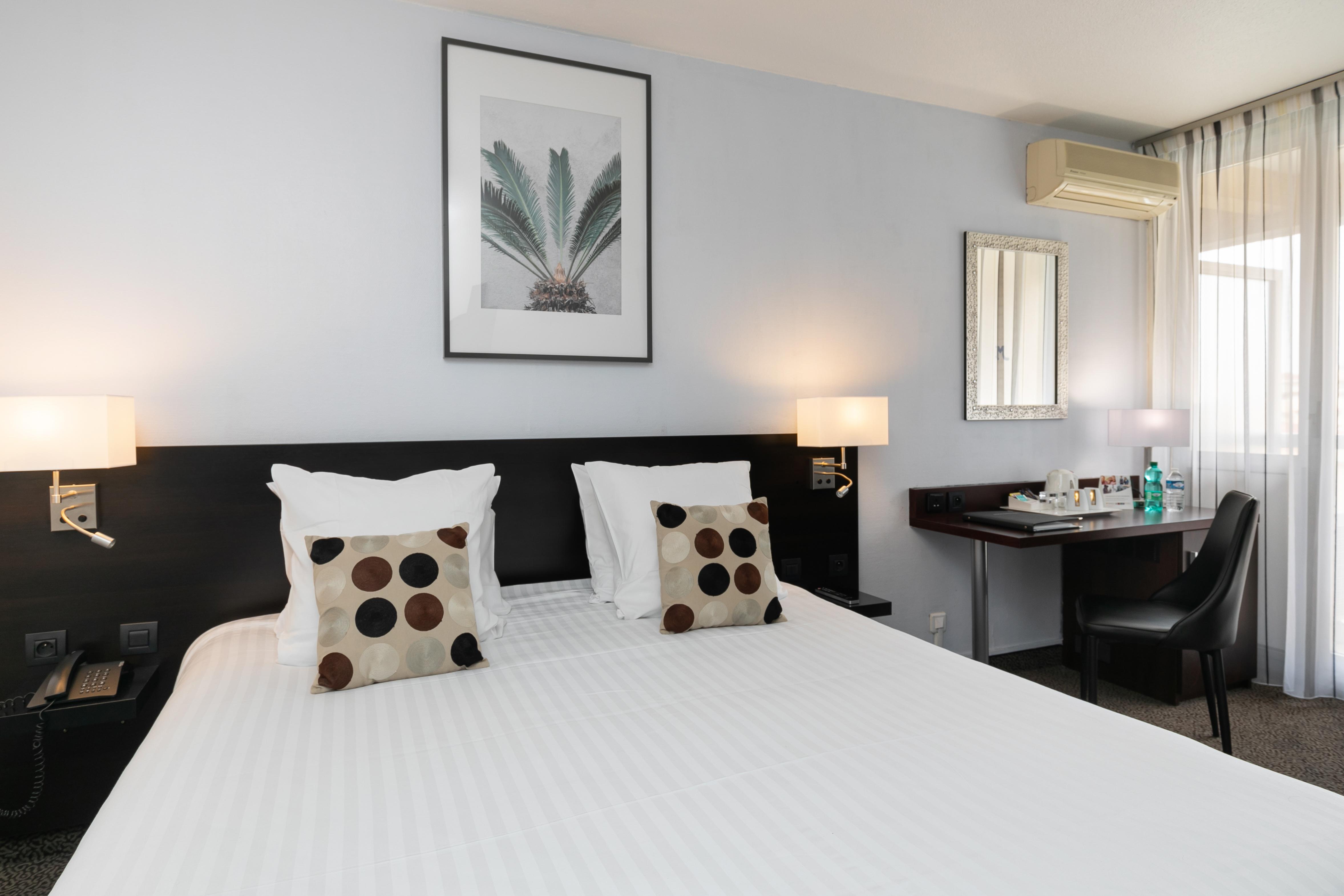 Best Western Hotel Mediterranee Menton Exterior photo
